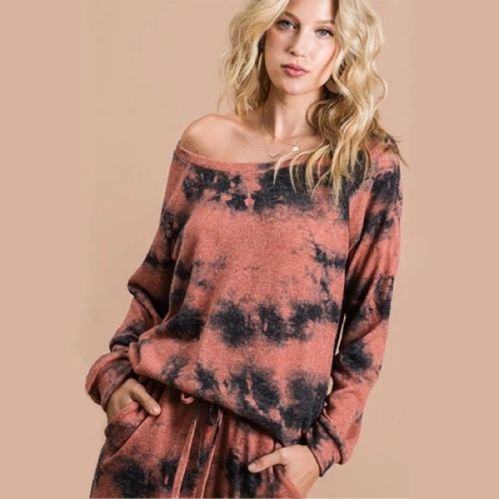 Tie-Dye Sweater Lounge Set....New....Sz: Medium